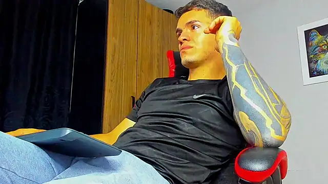 ALPHA DOMINUS  online show from October 7, 2025, 3:24 pm