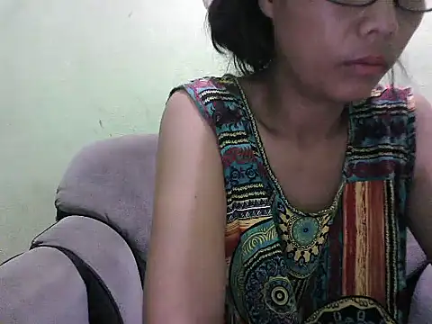 HotLadyPinay32 online show from April 20, 2026, 9:38 pm