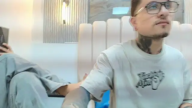 RavenandCody online show from November 15, 2025, 3:54 am