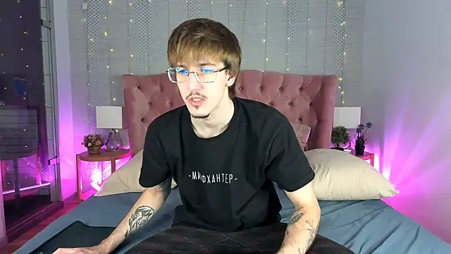 KiskaKurt online show from November 15, 2025, 9:41 pm