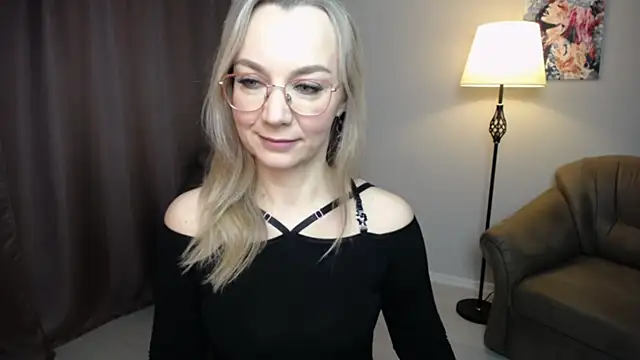 Ava Elior online show from December 18, 2025, 10:52 am