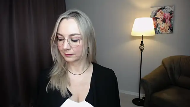 Ava Elior online show from November 28, 2025, 10:15 am