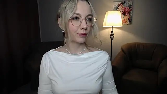 Ava Elior online show from April 7, 2026, 11:34 am