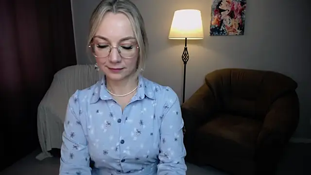 Ava Elior online show from September 18, 2025, 8:50 am