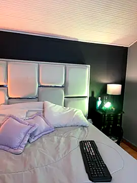 BellaFernandez   online show from November 11, 2025, 12:11 pm