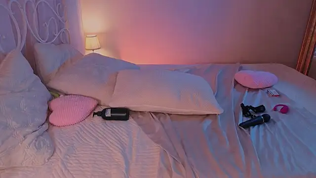 BarbieRichy online show from November 17, 2025, 1:53 am