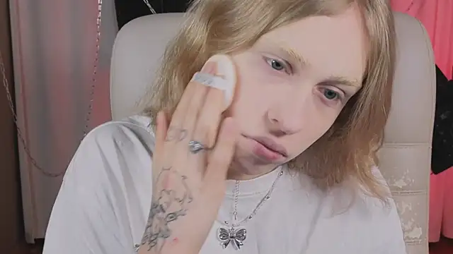 BarbieRichy online show from October 30, 2025, 6:01 am