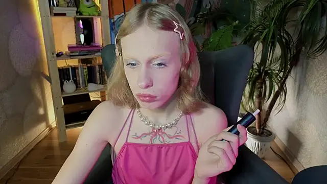 BarbieRichy online show from October 19, 2025, 5:21 am