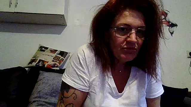 RubyyRosee online show from April 18, 2026, 5:54 am