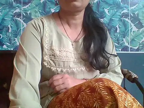 Snapshot of Marathi_q4een01 chatting on January 18, 2026, 5:44 am Marathi q4een01 online show from January 18, 2026, 5:44 am