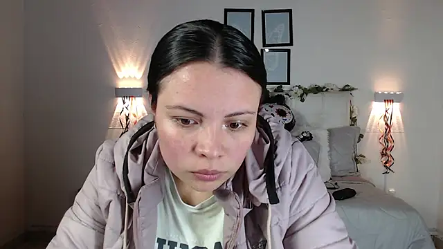 Megan 05  online show from November 13, 2025, 8:02 pm