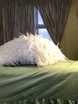 KINKYBOOTI22 online show from March 26, 2026, 4:16 pm