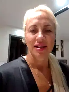 Snapshot of KissMiSveet chatting on September 16, 2025, 3:24 pm KissMiSveet online show from September 16, 2025, 3:24 pm