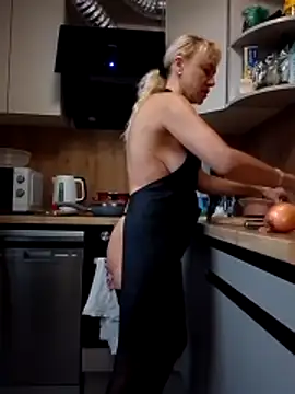 Snapshot of KissMiSveet chatting on November 19, 2025, 7:08 am KissMiSveet online show from November 19, 2025, 7:08 am