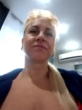 Snapshot of KissMiSveet chatting on February 4, 2026, 2:12 pm KissMiSveet online show from February 4, 2026, 2:12 pm