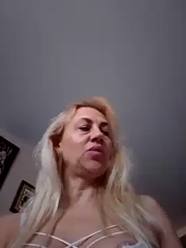 KissMiSveet online show from April 6, 2026, 5:08 am