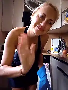 Snapshot of KissMiSveet chatting on November 5, 2025, 7:55 am KissMiSveet online show from November 5, 2025, 7:55 am