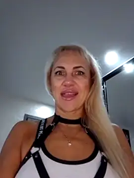 Snapshot of KissMiSveet chatting on October 28, 2025, 6:34 am KissMiSveet online show from October 28, 2025, 6:34 am