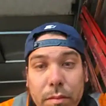 luis97fer online show from April 16, 2026, 1:45 pm