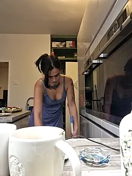 Alexandra knight online show from October 2, 2025, 5:27 pm