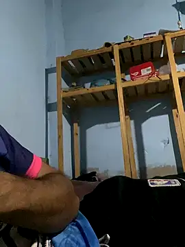 Emabracamonte95 online show from November 6, 2025, 10:25 pm