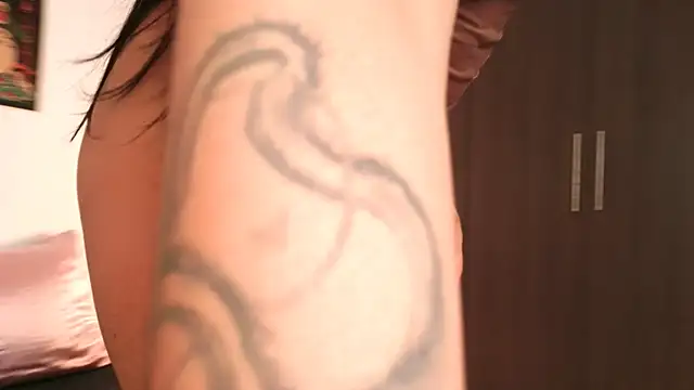 Snapshot of Aurorabeck_ chatting on February 2, 2026, 3:27 am Aurorabeck online show from February 2, 2026, 3:27 am