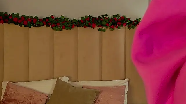 AdoraCortes online show from February 9, 2026, 5:05 am