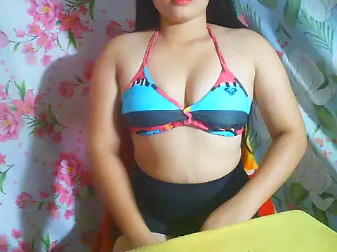 Snapshot of Katie_Winslet chatting on February 12, 2026, 12:21 am Katie Winslet online show from February 12, 2026, 12:21 am