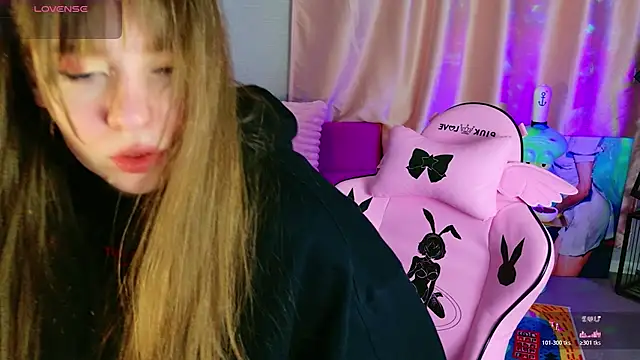 Moon  Bunny online show from May 3, 2026, 1:36 pm