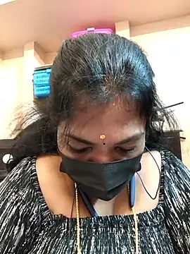 Snapshot of Tamil_Mithra chatting on November 12, 2025, 2:43 pm Tamil Mithra online show from November 12, 2025, 2:43 pm