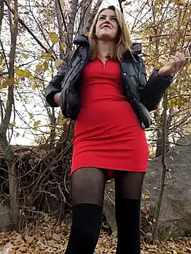 YOOUR EVAA online show from October 18, 2025, 10:50 am