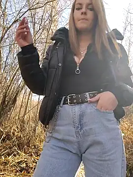 YOOUR EVAA online show from November 8, 2025, 8:40 am