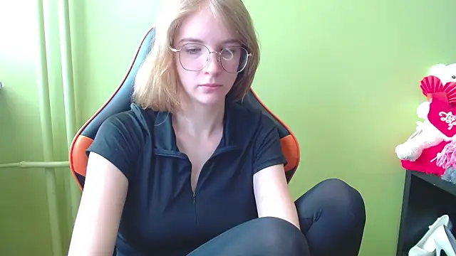 juicyPenny online show from April 21, 2026, 6:20 am