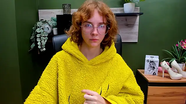 juicyPenny online show from October 17, 2025, 5:33 am