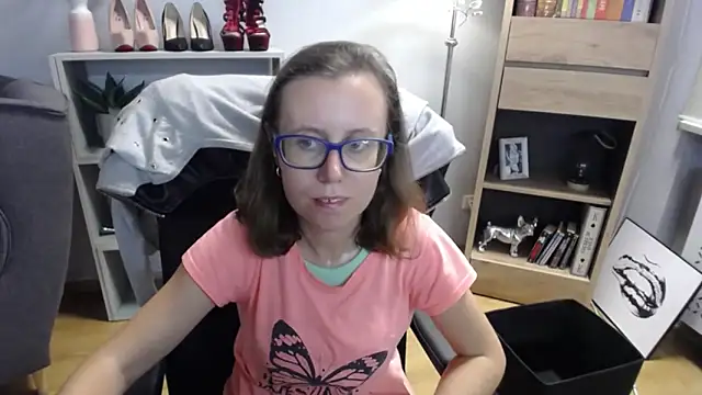 Snapshot of sweetxLizzy chatting on September 12, 2025, 4:23 am sweetxLizzy online show from September 12, 2025, 4:23 am