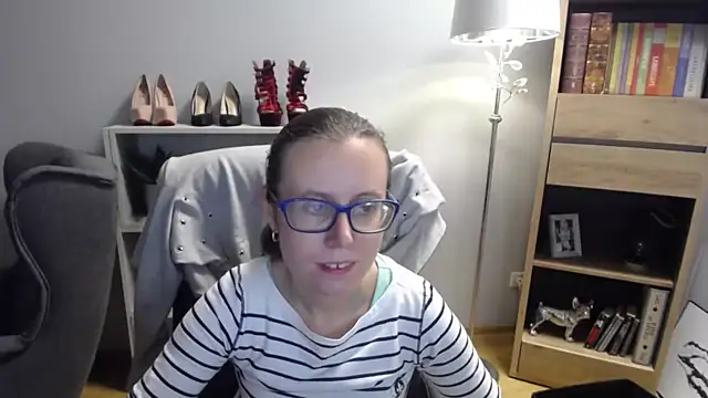 Snapshot of sweetxLizzy chatting on September 15, 2025, 4:24 am sweetxLizzy online show from September 15, 2025, 4:24 am