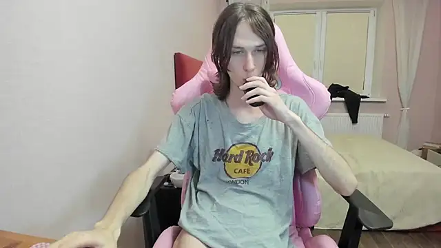 eleganc3 online show from October 7, 2025, 9:16 pm