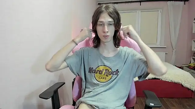 eleganc3 online show from October 16, 2025, 6:38 pm