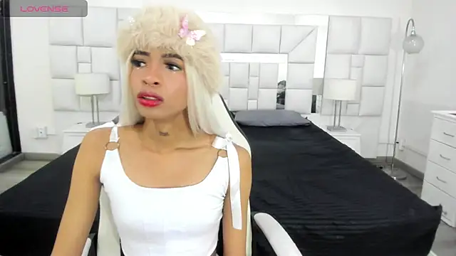 Dahlia Moss online show from November 27, 2025, 4:02 am