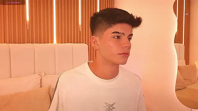 Dulcey  online show from March 15, 2026, 4:52 am