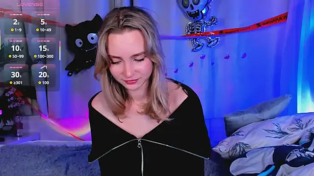 EllaBloom online show from October 29, 2025, 3:44 pm