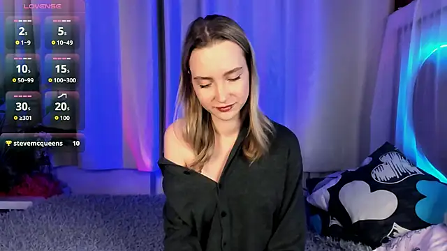 EllaBloom online show from December 21, 2025, 1:35 pm