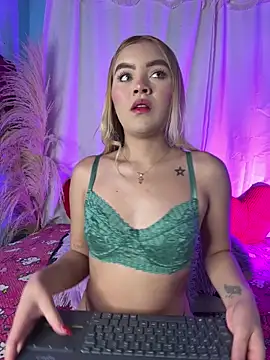 Snapshot of Miaa_rosses3 chatting on February 14, 2026, 5:40 am Miaa rosses3 online show from February 14, 2026, 5:40 am