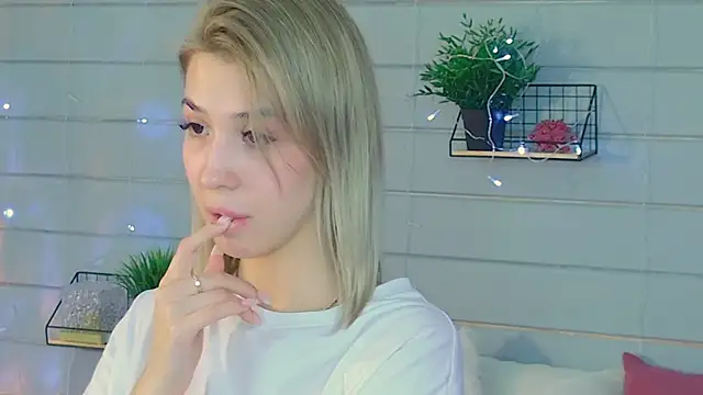 Snapshot of Bella_svon chatting on May 14, 2026, 3:31 pm Bella svon online show from May 14, 2026, 3:31 pm