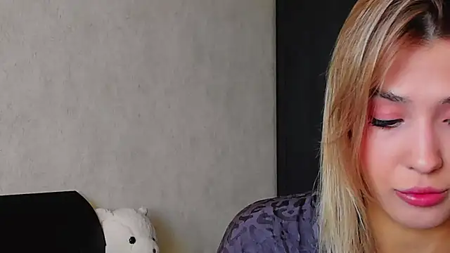 Snapshot of Bella_svon chatting on July 23, 2026, 8:00 am Bella svon online show from July 23, 2026, 8:00 am