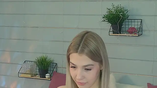 Snapshot of Bella_svon chatting on May 16, 2026, 10:36 am Bella svon online show from May 16, 2026, 10:36 am