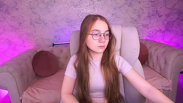 ArrinaWairr online show from December 19, 2025, 8:49 am