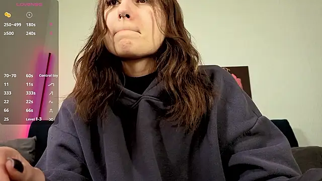 Snapshot of TrixiBell chatting on February 22, 2026, 6:16 am TrixiBell online show from February 22, 2026, 6:16 am