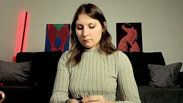 Snapshot of TrixiBell chatting on February 4, 2026, 5:35 am TrixiBell online show from February 4, 2026, 5:35 am