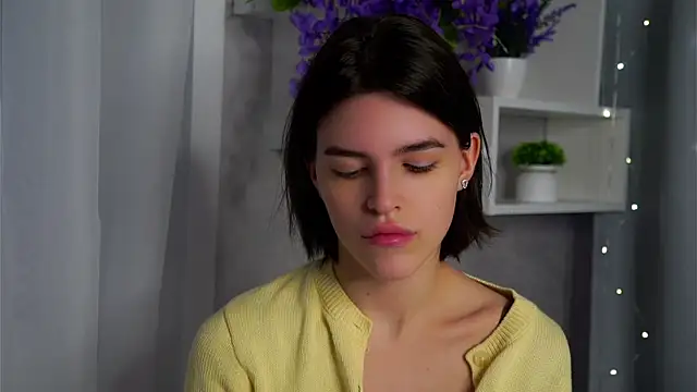 Snapshot of EleneButton chatting on February 15, 2026, 1:06 am EleneButton online show from February 15, 2026, 1:06 am